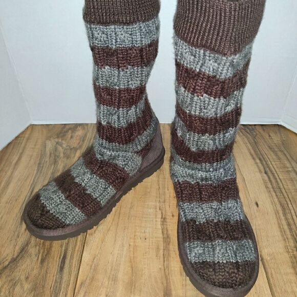 Womens UGG Australia Sheep Skin S/N 5822 Size: 5 F3010E Brown/Grey Woven Textile - Picture 1 of 8